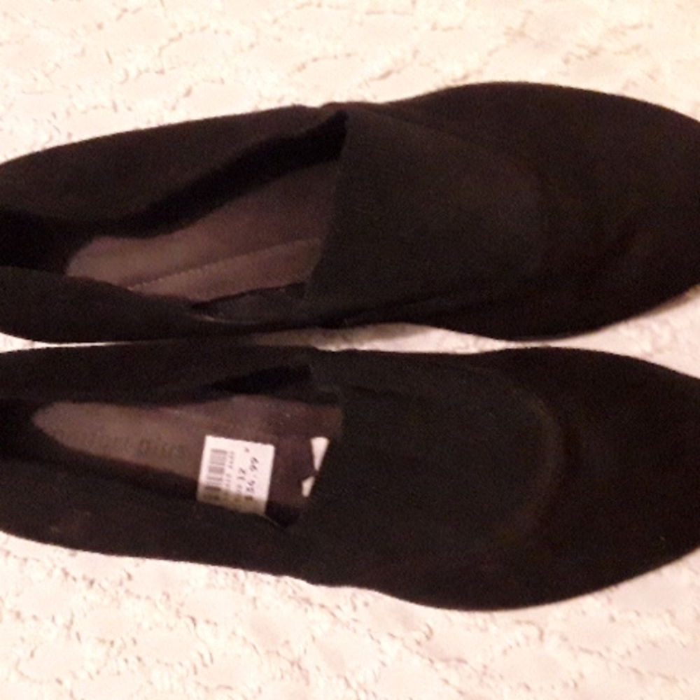 Black wedge heels with elastic across the top. Nwt